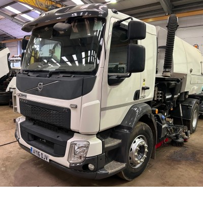 2016 VOLVO FL250 ROAD SWEEPER
