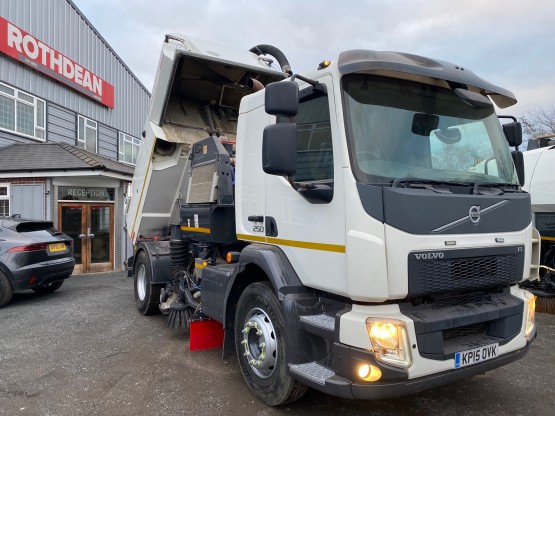2015 VOLVO FL250 ROAD SWEEPER in Truck Mounted Sweepers
