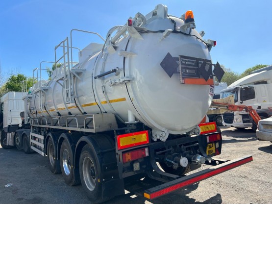 2004 VALLELY VACCUUM TANKER in Vacuum Tankers Trailers