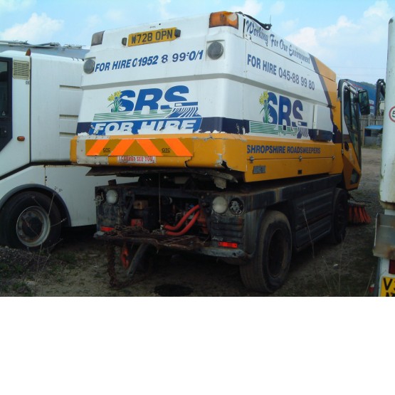 2000 JOHNSTON 5000 ROAD SWEEPER in Compact Sweepers
