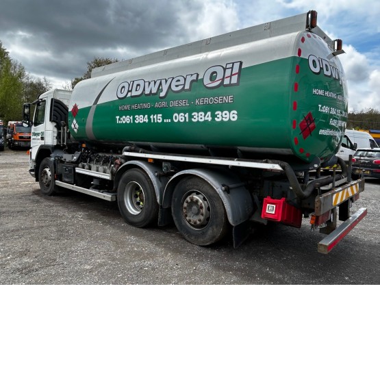 2006 VOLVO FM-300 in Tank Rigid Vehicles